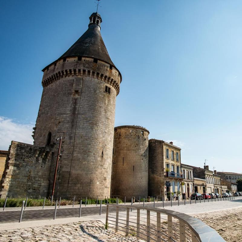 Logis Hotel De La Tour Libourne Bagian luar foto