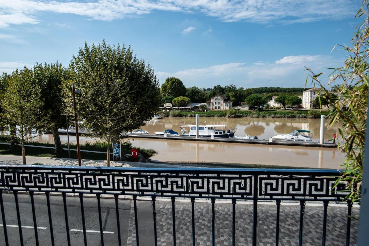Logis Hotel De La Tour Libourne Bagian luar foto