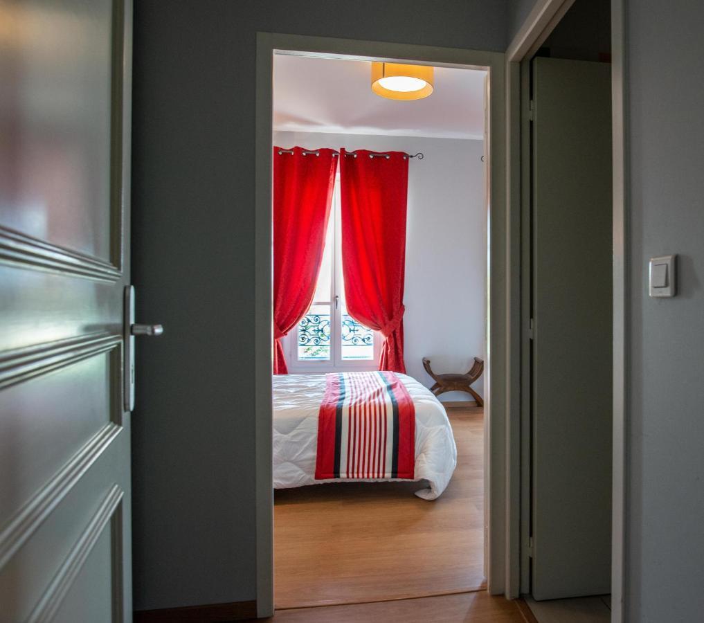 Logis Hotel De La Tour Libourne Bagian luar foto
