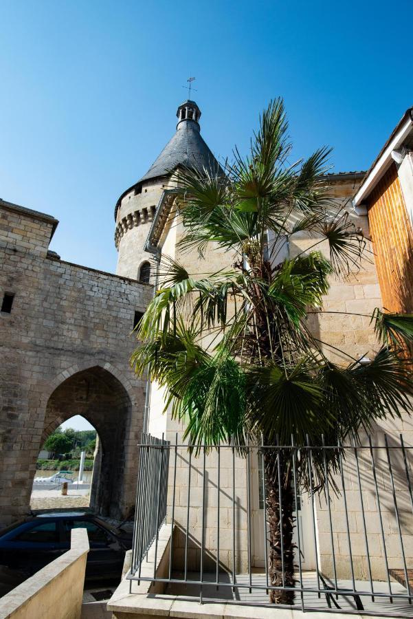 Logis Hotel De La Tour Libourne Bagian luar foto