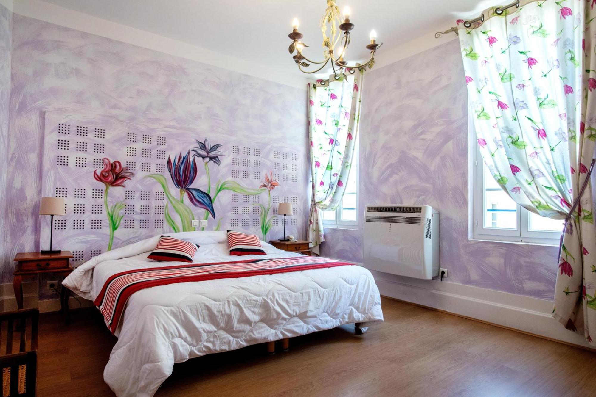 Logis Hotel De La Tour Libourne Bagian luar foto