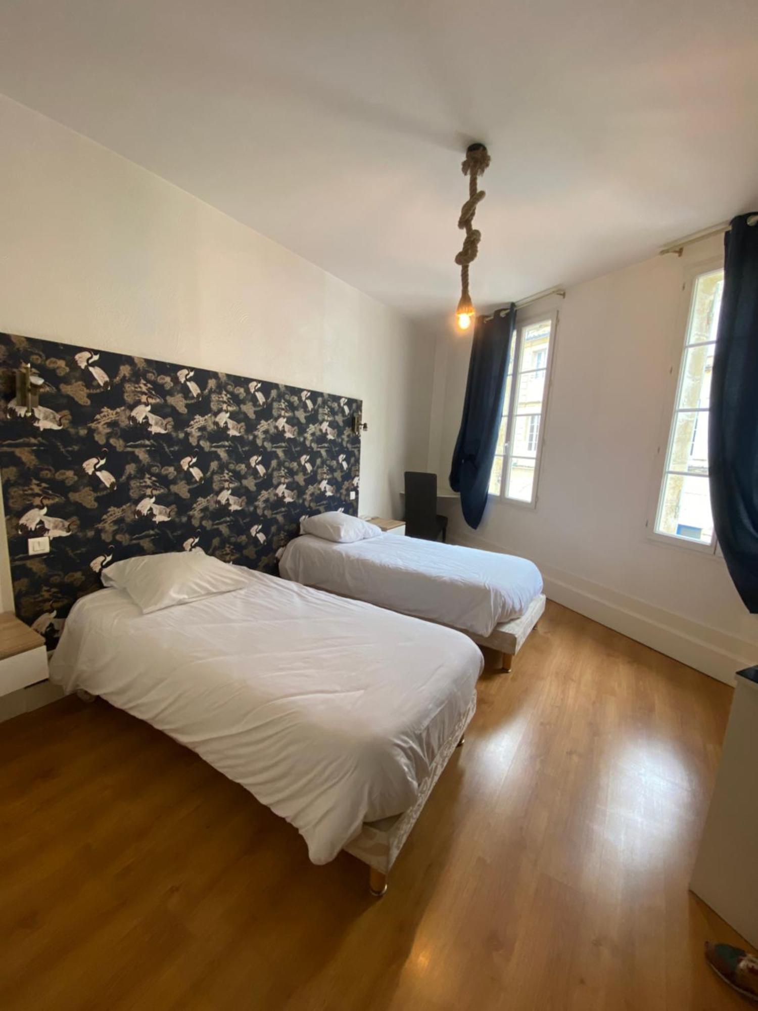 Logis Hotel De La Tour Libourne Bagian luar foto
